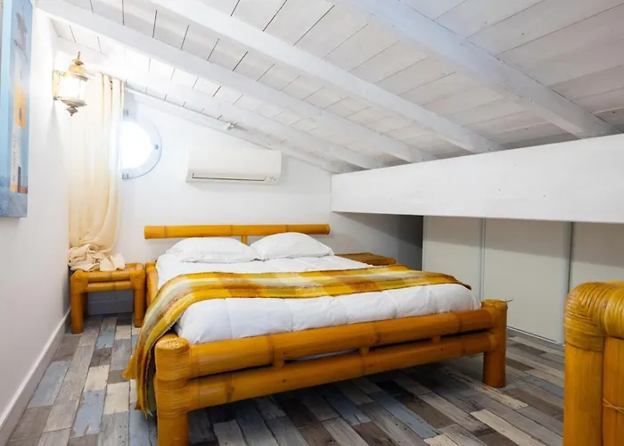 Exceptionelle Les Pieds Dans L'eau Hyères